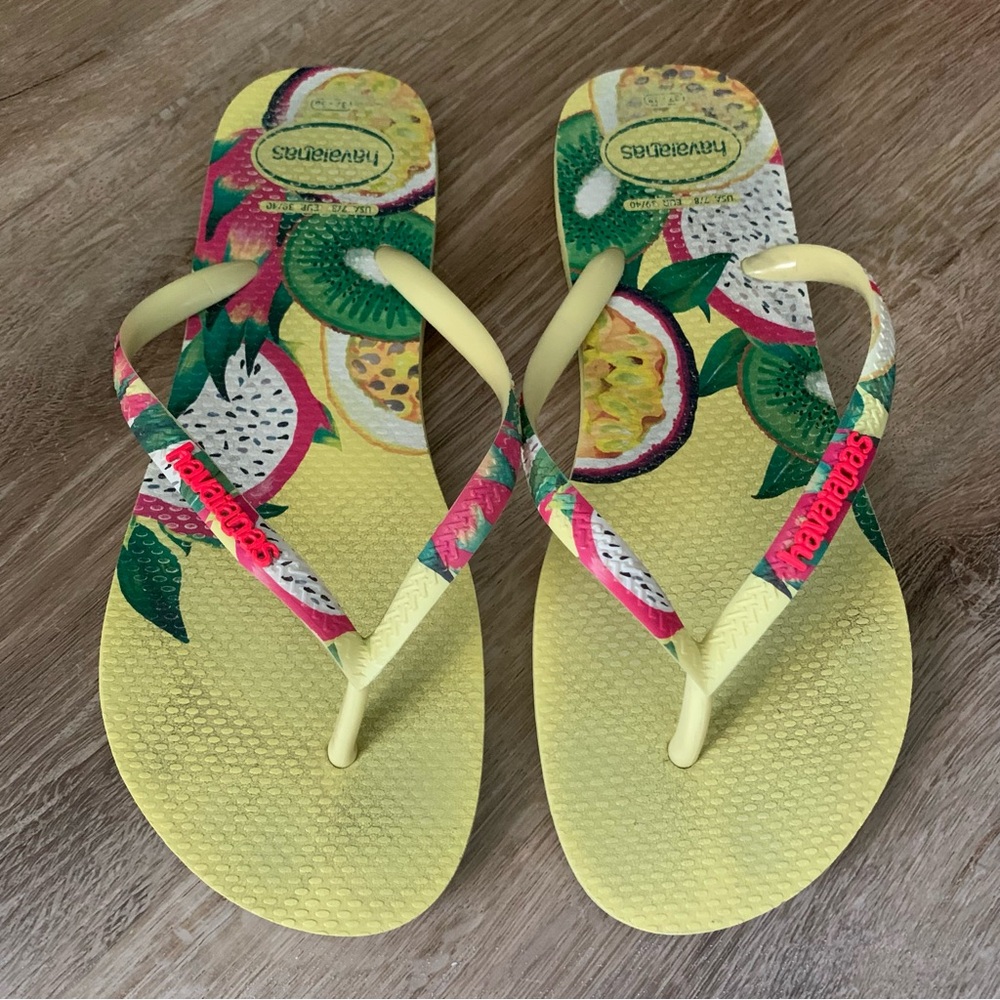 Havaianas Fruit Pattern Flip Flops, size 7/8